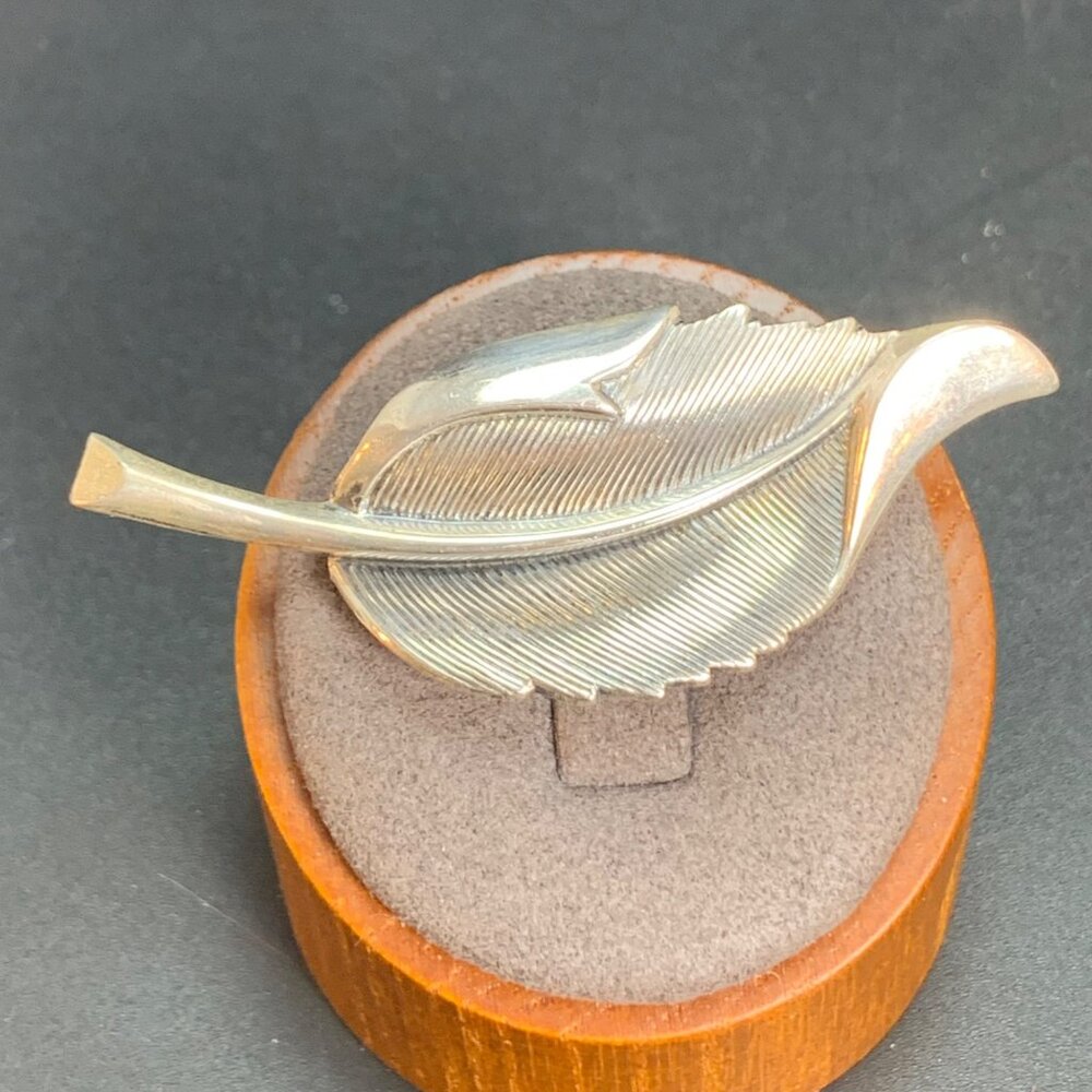 Designer Brooch Leaf Design VTG BEAU Sterling Silver 925 Size 2.25" Long 1" Wide